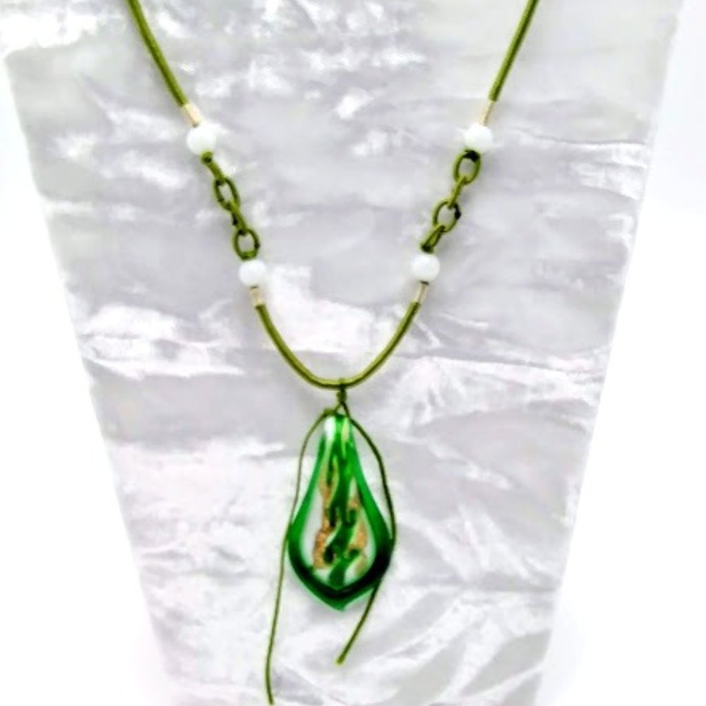 *LAMPWORK ART GLASS GREEN TEARDROP PENDANT * BOHO STYLE NECKLACE.